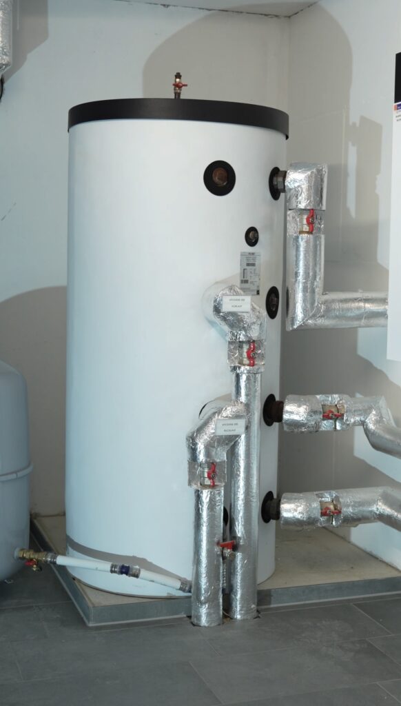 Unsere Pufferspeicher sorgen für effiziente Wärmenutzung und stabilen Betrieb im Heizsystem.