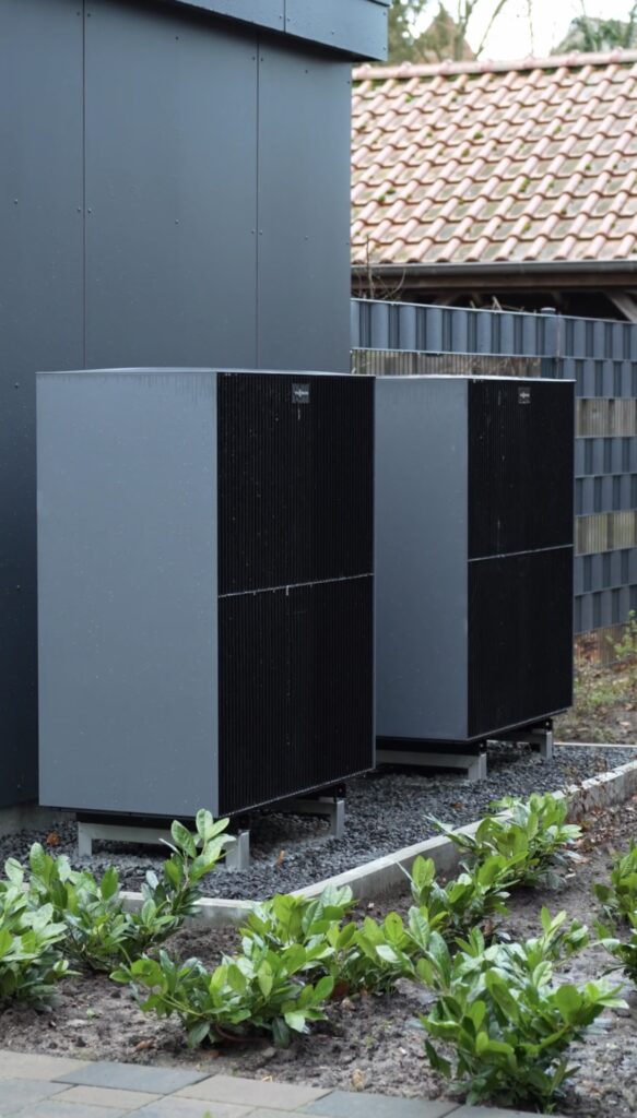 Diese Viessmann-Außeneinheiten gehören zu unseren effizienten Wärmepumpensystemen – ideal für zukunftssicheres Heizen.