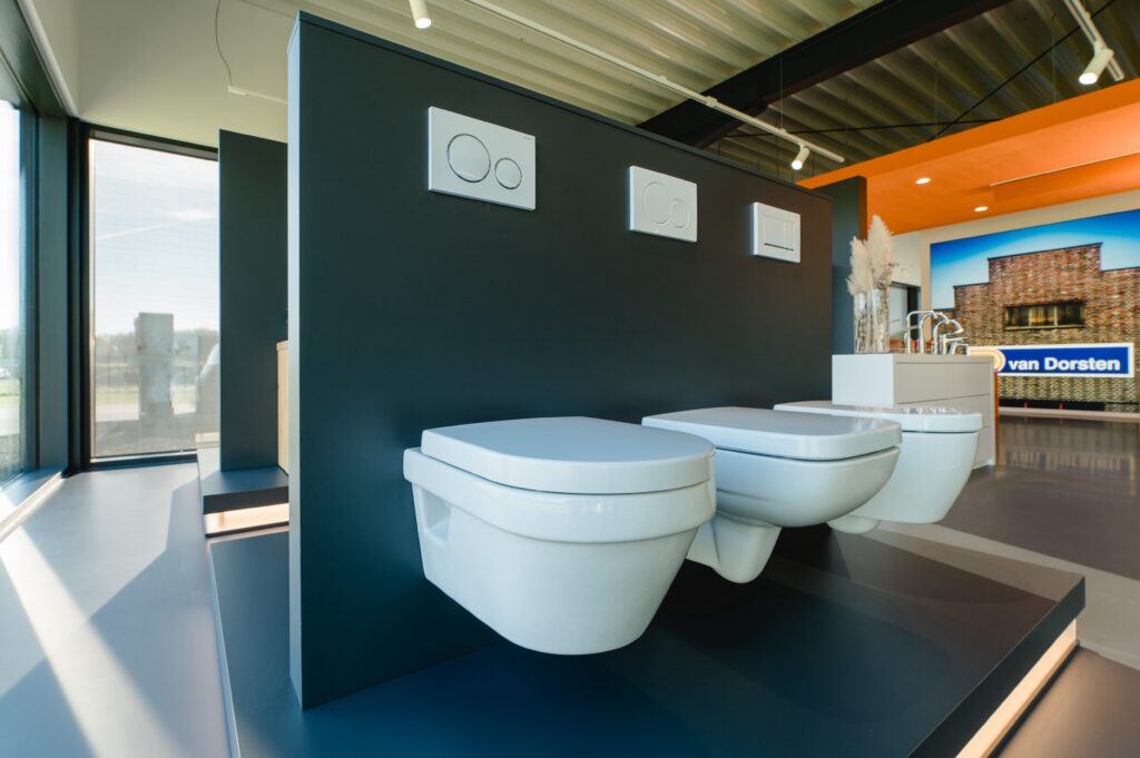 Moderne WC-Modelle mit eleganten Spülsystemen in unserer Ausstellung